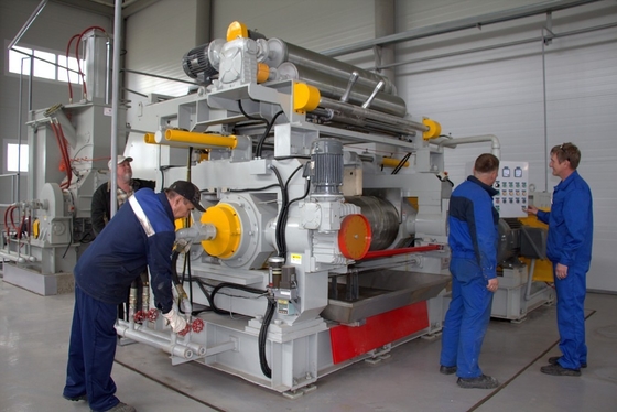 kaufen Automatische offene Mischmühle aus Gummi 15 kW Zweiwalzenmühle für die Gummimischung online manufacture