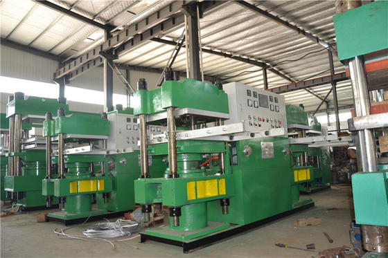 kaufen Vollautomatische Plattenvulkanierungsmaschine 100T Gummihydraulische Vulkanierungsmaschine online manufacture