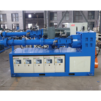 kaufen Dauerhafte 1000 mm Arbeitslänge Gummi Extruder Maschine mit 300 mm vorderen Schraubendurchmesser online manufacture