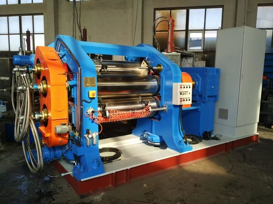kaufen 200 Grad präzise Steuerung Elektrische 3 Rollen Gummi Kalendermaschine für die Produktion von Gummiblechen online manufacture