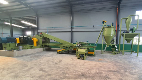 kaufen Halbautomatische Reifenmüllrecyclinglinie verarbeitet Reifen zu 0-200-Glas-Gummipulver online manufacture