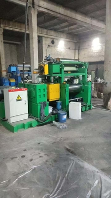 kaufen Elektrische Steuerung Abstandsregelung Zwei Rollenmühle zum Vermischen von Kautschuk / Kautschukmischmühle mit Lagermischer online manufacture