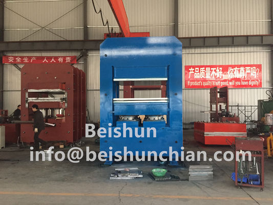 Guter Preis PLC-Steuerung Automatische anpassbare Gummi-Vulkanierungspresse für die Vulkanierung von Gummiprodukten Online