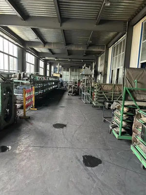 Guter Preis Kostenlose Maschinen zur Herstellung von Motorradreifen Produktionsprozesslinie und erforderliche Maschinen Online