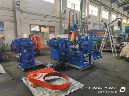 Guter Preis Automatische Lkw-Reifen-Schneidemaschine und Schnittblock Eine ganze Maschine Online