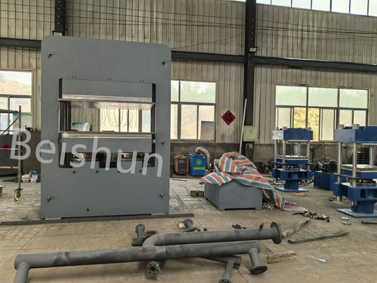 Guter Preis Große 1500 x 1500 mm Heißplatten-Gummi-Vulkanisierpresse mit 800 Tonnen Druck für gleichmäßige Vulkanisation Online