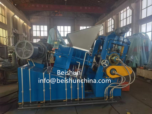 Neueste Verbundkautschukmischende Extrusionskalendermaschine / Kautschuk-Rollenkopf-Extruder
