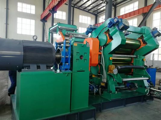 Guter Preis Erweiterte elektrische PLC-Steuerung 4 Rollen Kalendermaschine für Motorradreifenlauffläche Rollen Online