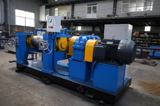 Qualität Automatic Rubber Mixing Mill Machine with Safety Stop Switch, Stable Operation, and Chilled Cast Iron Roller for Industrial Use Fabrik