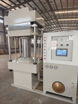 Guter Preis 600x600mm Heizplatte 100 Tonnen Schließkraft Gummi-Vulkanisierpresse mit SPS-Steuerungssystem zur Herstellung von Gummiblöcken Online